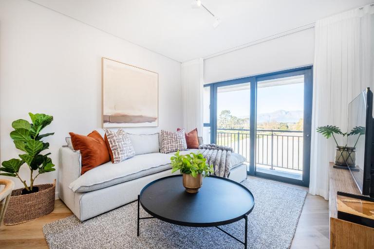 Paarl 225 - Lux Modern 2 Bedroom Apartment with Parking - B&B Paarl