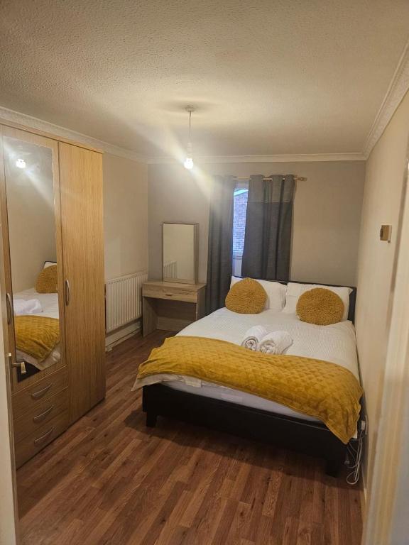 Cozy London Apartment near River Thames - Bed and Breakfast Londen