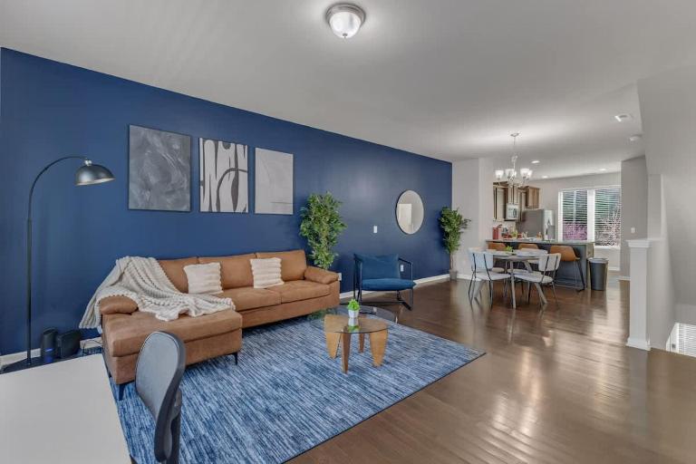 3BR Townhouse King Bed Garage Near NC State - B&B Raleigh