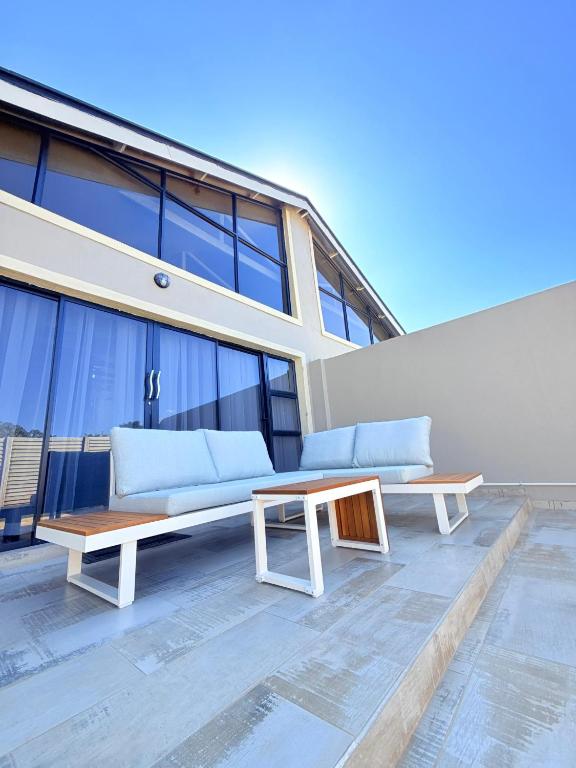 PEREZ Apartments - ELEGANT LIVING IN THE LUSH GREENDALE SURBUB - B&B Harare