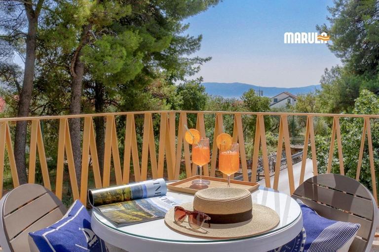 Marula Apartments - 5 min walk to beach, supermarkets, restaurants - balcony, parking & bicycles - B&B Zaostrog