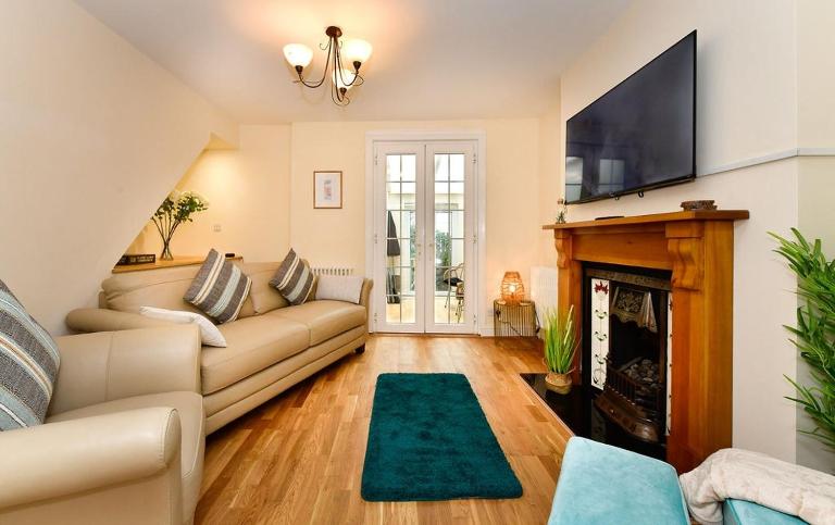 Castle Square Cottage - Beachside Retreat - B&B Mumbles