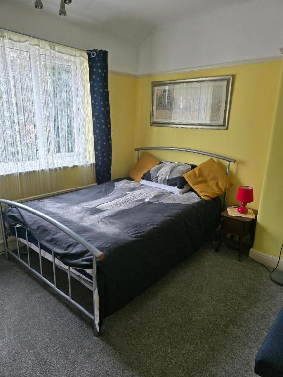 Stretford Single Bright Room - B&B Manchester