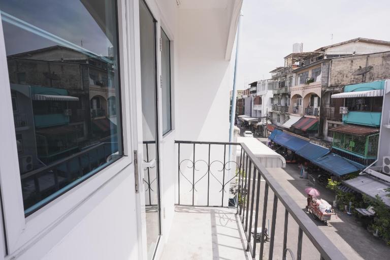 Nitichai Place, Private Sukhumvit Townhome 8PAX - Bed and Breakfast Bangkok