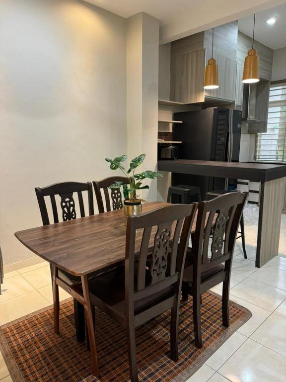 Sumayyah Tulip Quayside Shah Alam - Cozy 4BR Family Stay - B&B Shah Alam