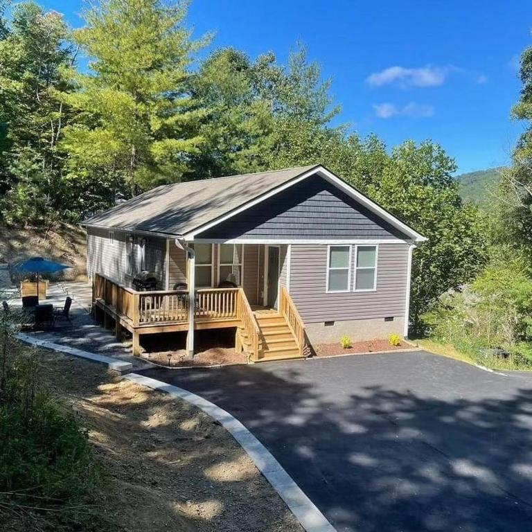 Rustic Chic Mountain Home 15 min from DT Asheville - Ferienwohnung Fletcher