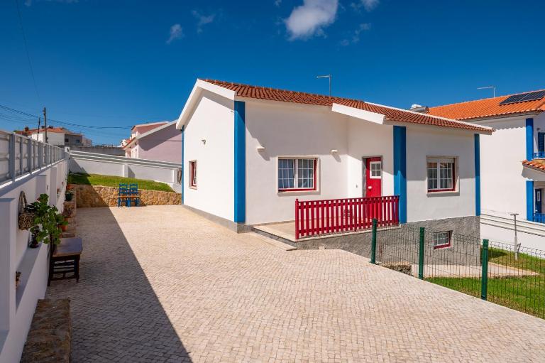 FLH Carvoeira House with Terrace - Bed and Breakfast Carvoeira