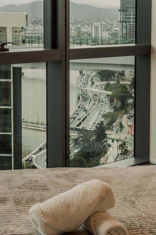2BR Queens Wharf Residence Level 27 Sky Deck & River View w Carpark - Chambres d'hôtes Brisbane