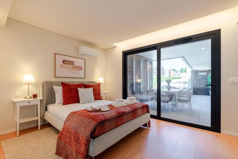 Premium Apartment w/ Garage & Balcony by HostWise - B&B Vila Nova de Gaia