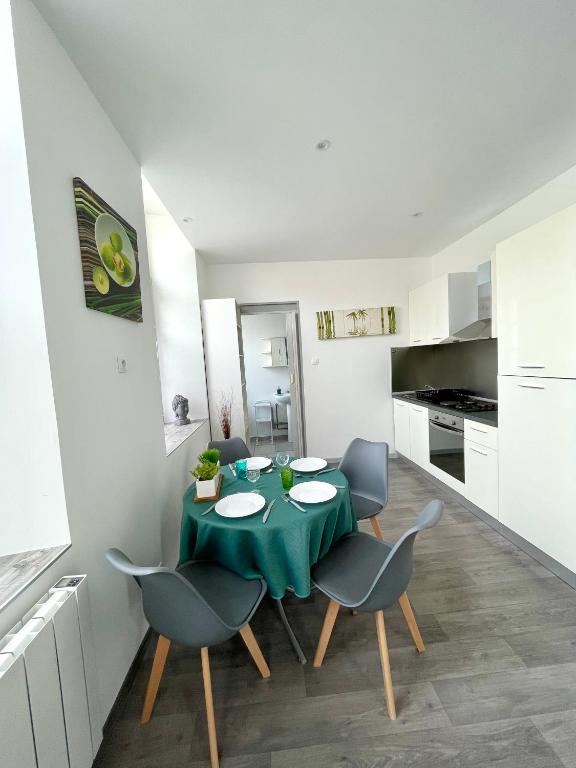 Lumineux et rénové studio en centre ville - Apt9 - B&B Givet