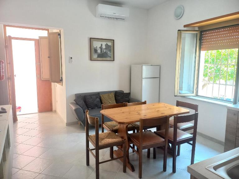 Le Rose c - Ferienwohnung Galtellì