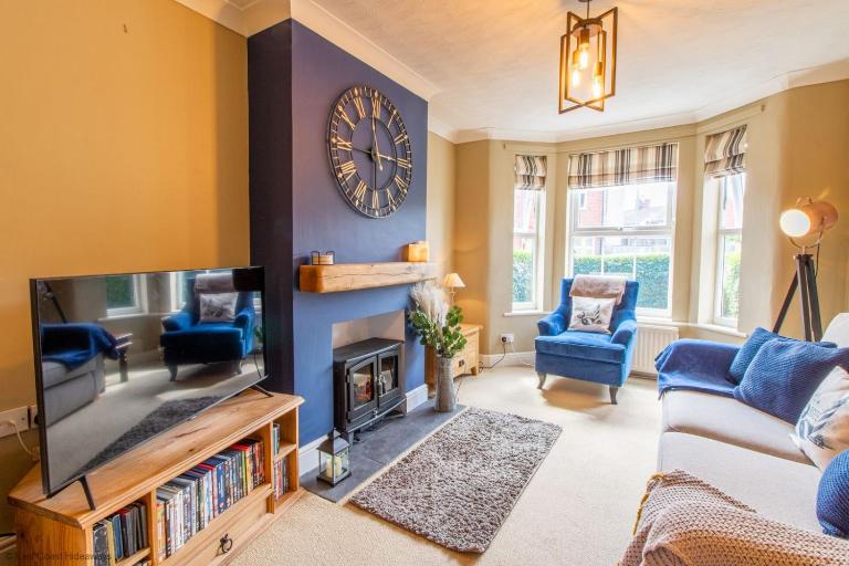 Coastal home sleeping five - 2 minute walk beach - Bed and Breakfast Pakefield