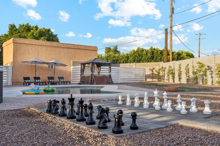 Bray House - Epic Shared Backyard - Pool - Games - B&B Phoenix