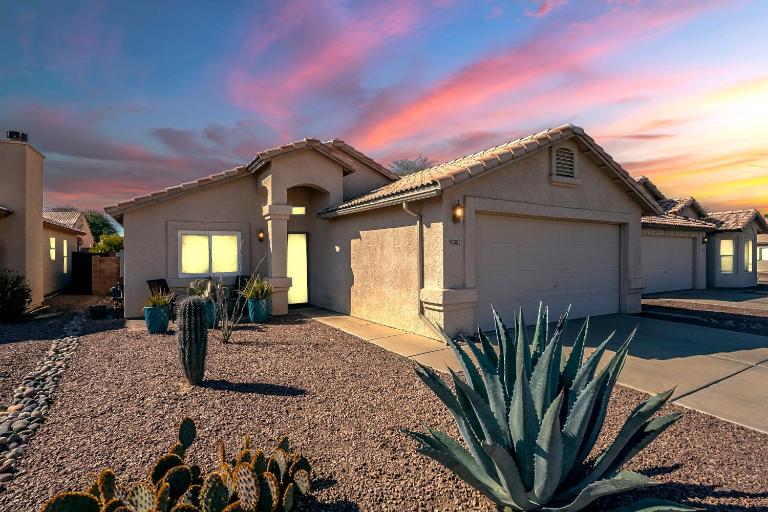 Silverbell Oasis Close to Gem Show & Downtown - B&B Tucson