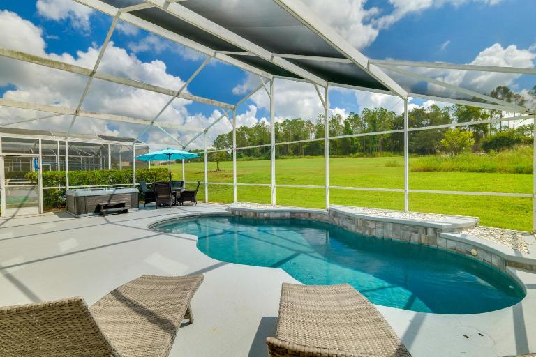 Private Pool & Hot Tub: Modern Davenport Home! - Chambres d'hôtes Davenport
