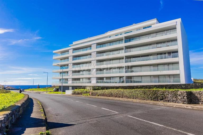 Atlantic Golden View Luxe Apartment - Chambres d'hôtes Ponta Delgada