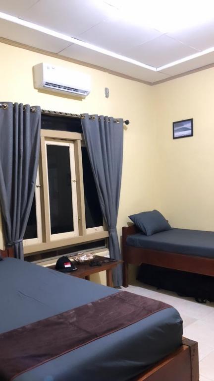 Jenny's Bamboo Surf Camp - B&B Karbang