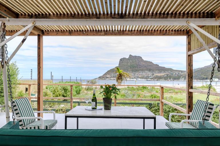 Beachfront 3 Bed With Private Parking & BBQ Area - Chambres d'hôtes Hout Bay