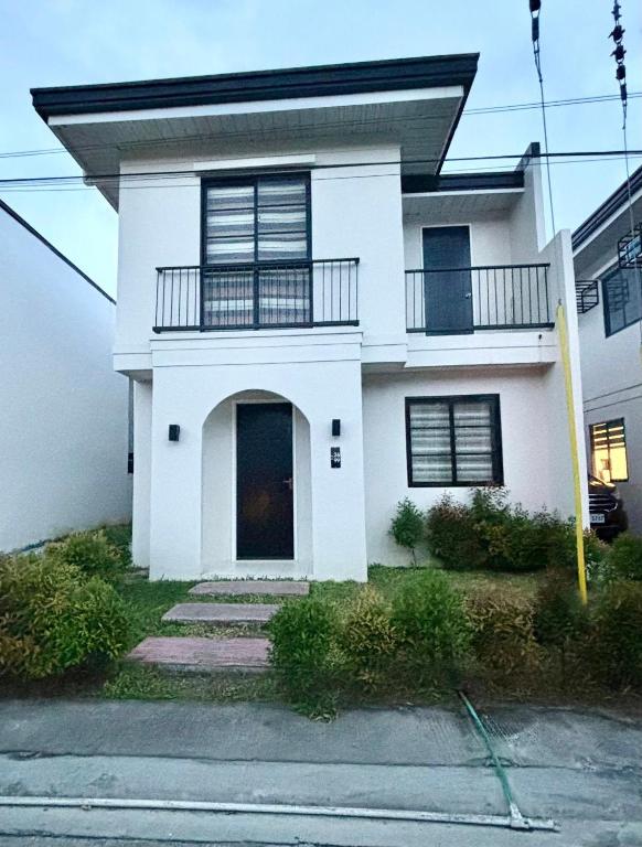ELISA'S 3 Bedroom with pool - B&B San Pablo