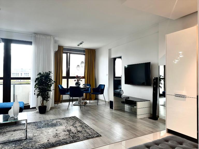 PODWALE 2 Apt 31 - Self Check-In 20h - Parking & Lift - B&B Breslavia