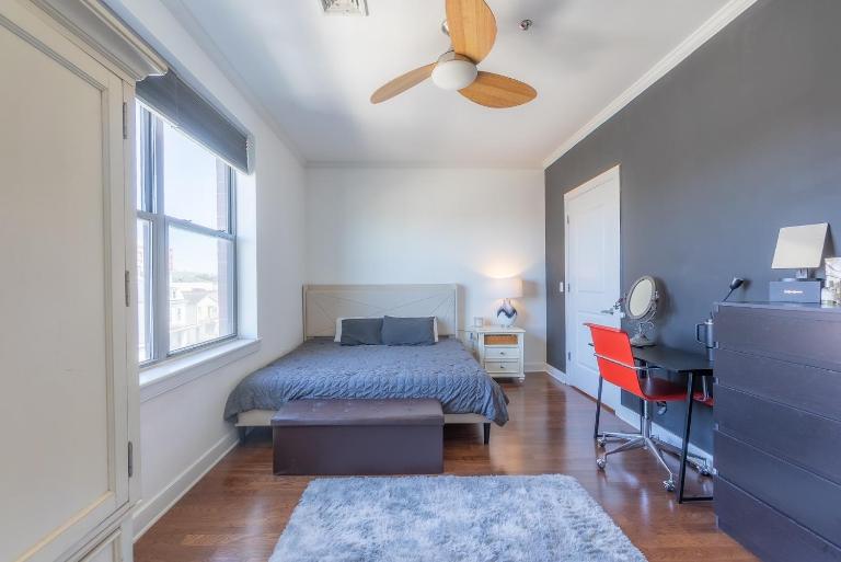 King Master and Plush Queen near NYC w kitchen, living room plus on-site gym - Ferienwohnung Jersey City
