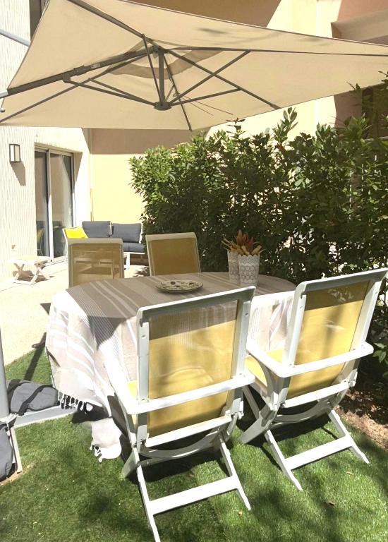 2 Bedroom Flat with Garden in Antibes - Chambres d'hôtes Antibes