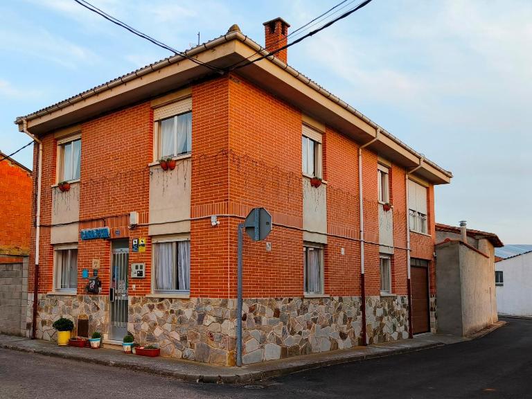 CASA PITA Completa Grupos - Chambres d'hôtes San Justo de la Vega