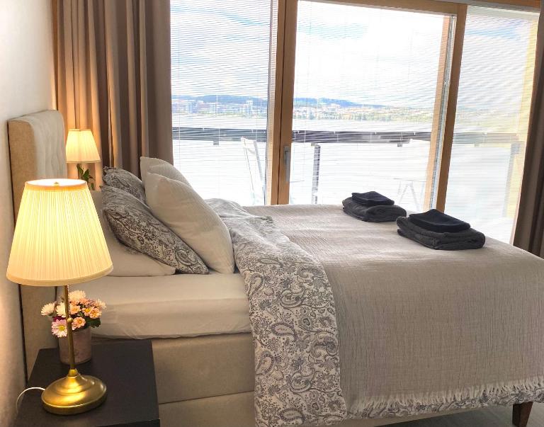 Sky Studio - free parking and lake view - B&B Jyväskylä