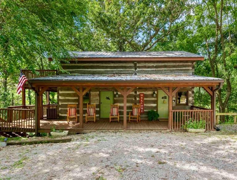 1830s Log Cabin - 5 Acres Near Mammoth Cave - B&B Smiths Grove