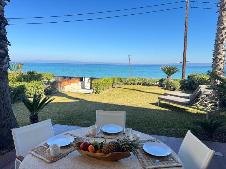 Exceptional beachfront villa Blue Pearl - B&B Pefkochori
