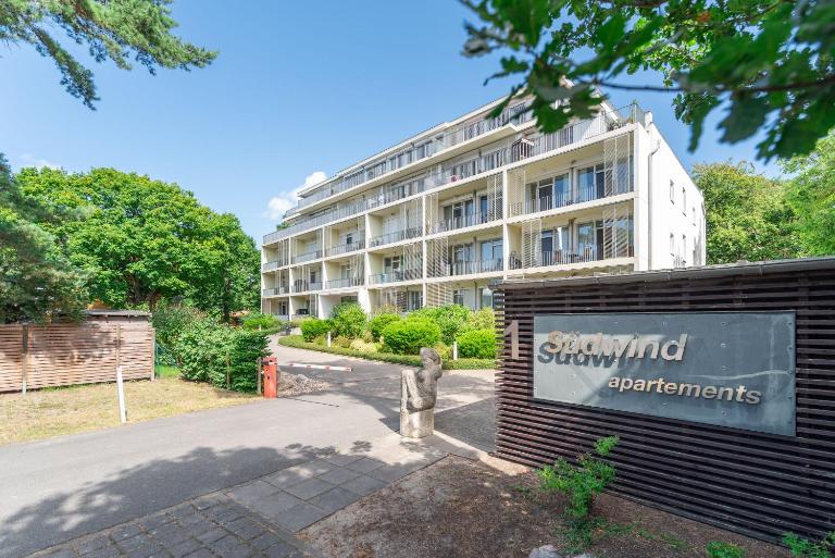Haus Südwind, App 18 - mit Pool im Haus - B&B Seebad Zempin