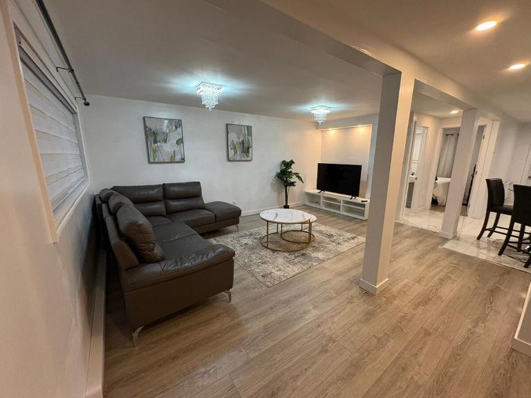 Private Basement Suite in Laval - B&B Laval