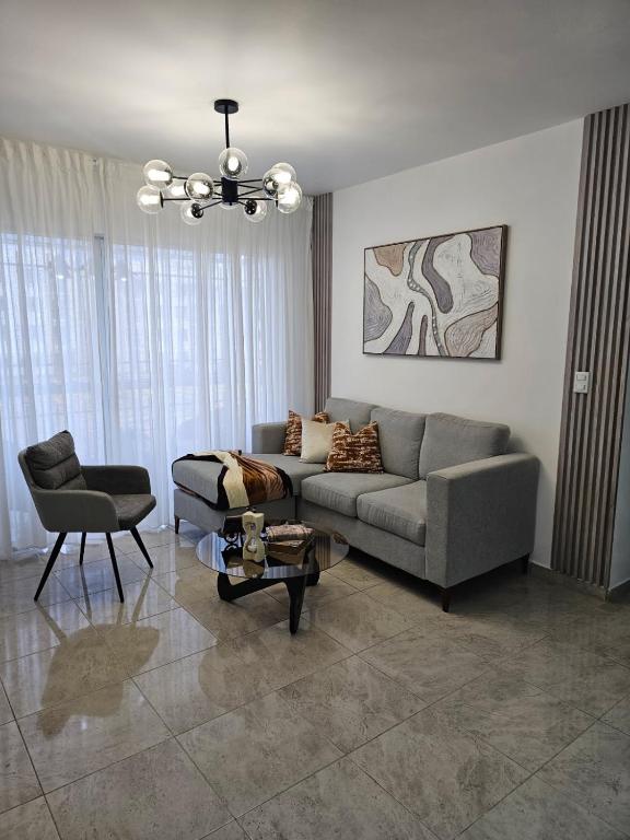 Modern 3BR Apmt Near Airport & Beach - B&B San Isidro