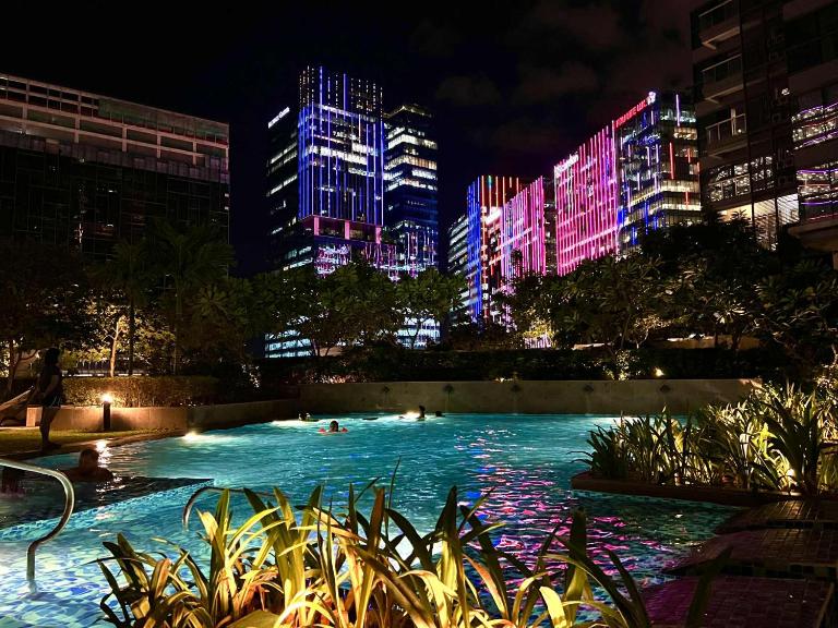Cozy place in Uptown BGC near Malls and clubs - B&B Manila