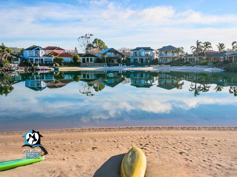 Renovated Beautiful Holiday Home with a Private Beach & Stunning Views! - B&B Encounter Bay