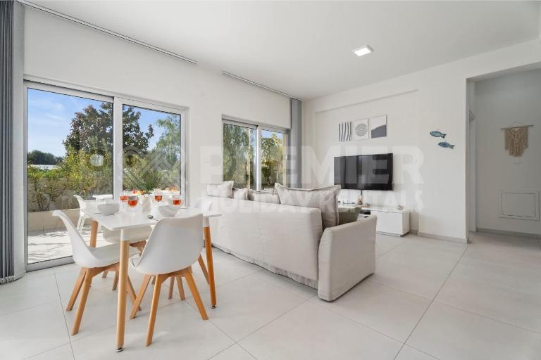 Apartment Jasmine - Ferienwohnung Paralímni