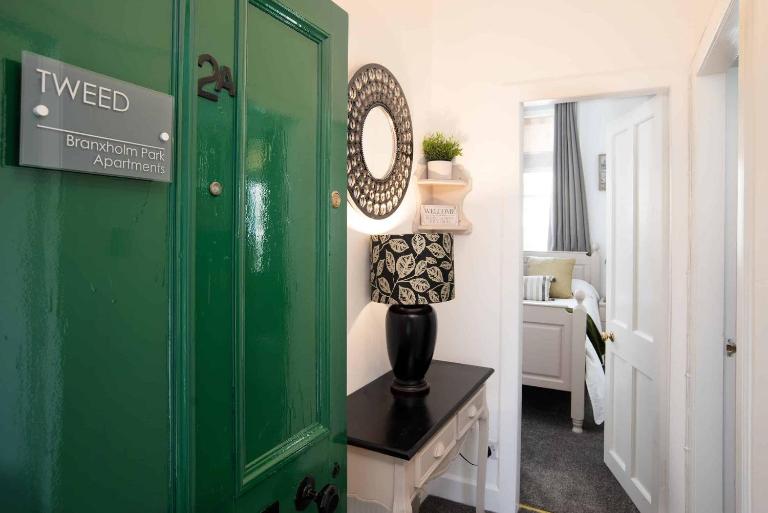 Tweed - Town Apt Wedding guest early check in - B&B Hawick