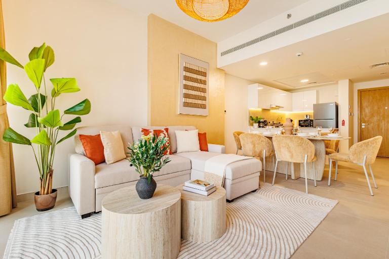 Charming Apartment - Brand New - 5 min to ADGM, Cleveland, Galleria - 3 min walk to the Beach - Heart of Al Reem - 2BDR - 6 pax - B&B Abu Dhabi Island and Internal Islands City