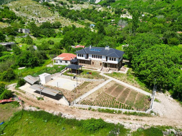 Vila Dr Bizhga Agroturizem - Bed and Breakfast Golem