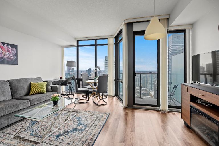 Attractive 1 Bedroom High Floor with Skyline View - B&B Toronto