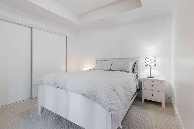 Modern Down Town Condo Near CN Tower with Fast WiFi - Ferienwohnung Toronto