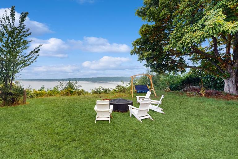 Whimsical Getaway - B&B Langley