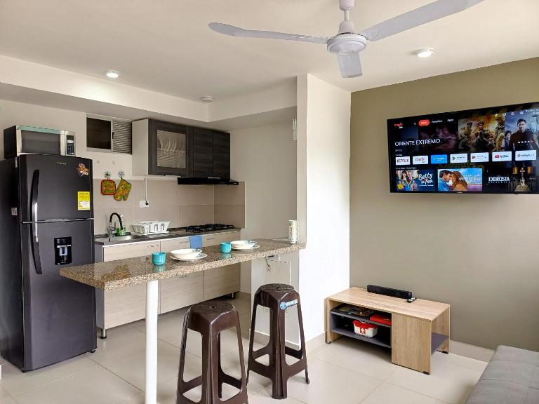 Comodo Apartamento con vistas, wifi, AA, TV & Piscina - B&B Santa Marta