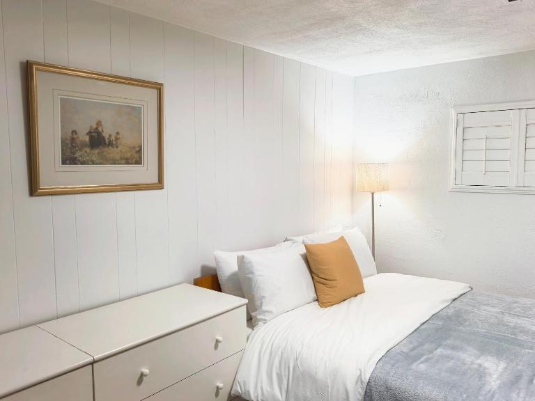 Private Cozy 2bdrm Sleep5pp Metrotown! Free Parking! Self Check-in! - Chambres d'hôtes Burnaby