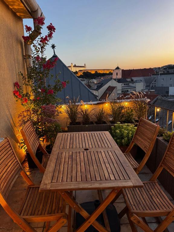 Castle View Luxury Apt in Bratislava Old Town - B&B Bratislava