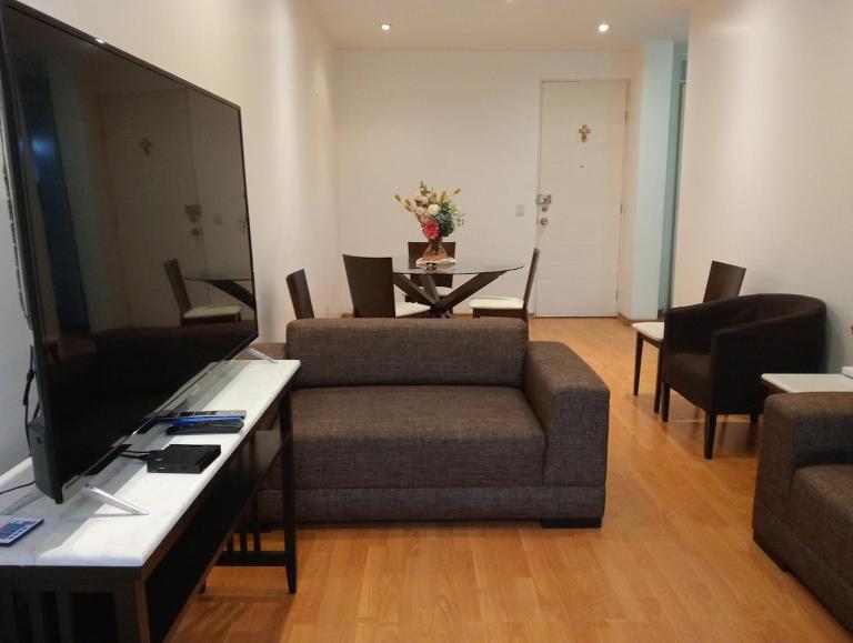 Super departamento en el centro de Miraflores - Ferienwohnung Lima