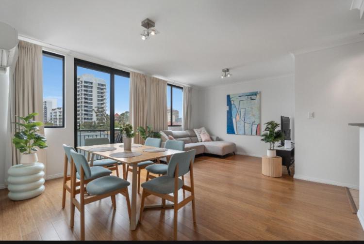 Central urban nest with pool gym pool free parking - Ferienwohnung Perth