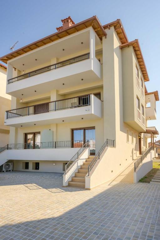 Leon Apartments - B&B Ierissos