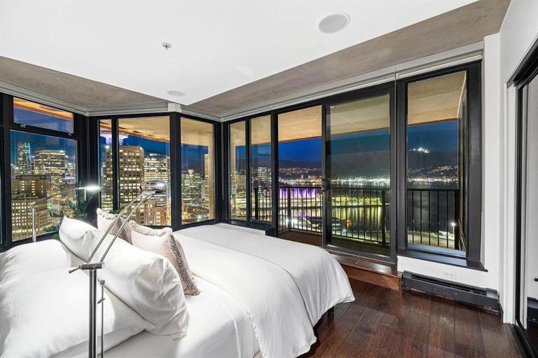 3-Level Modern Luxury Sub-Penhouse, Best Ocean & City Views - Prime Downtown Location - Chambres d'hôtes Vancouver