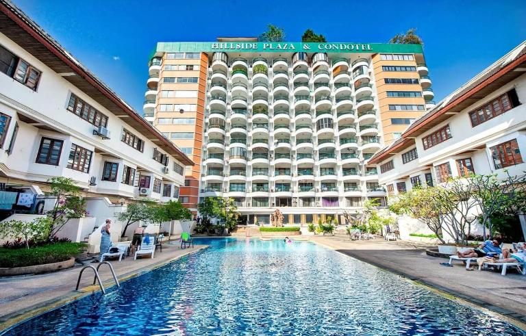 Nimman Townhouse with Pool Sauna and Workspace - Bed and Breakfast Chiang Mai